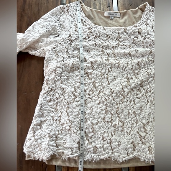 Rose + Olive Lace Bell Sleeve Top
Size: 1X - Picture 5 of 6